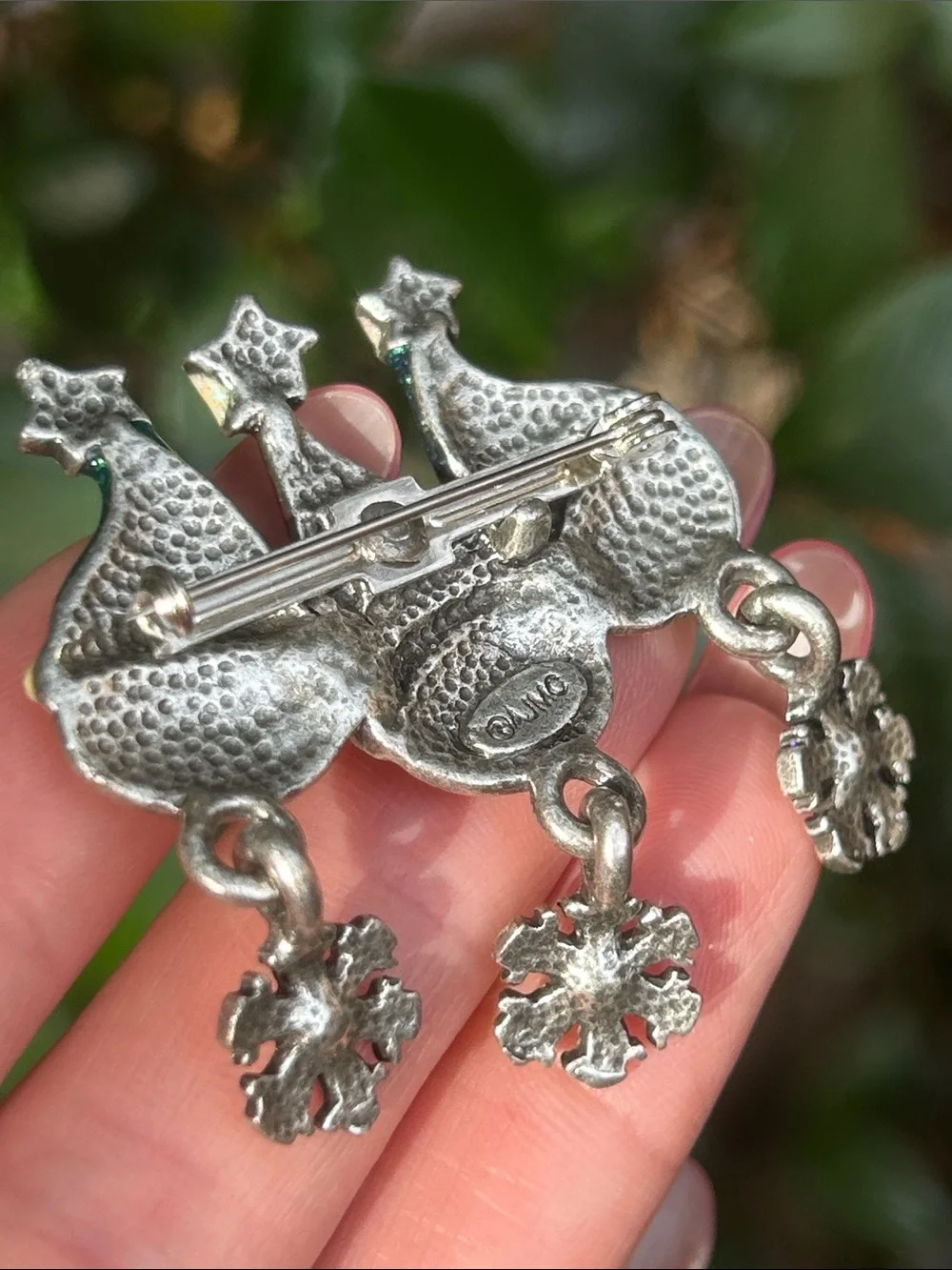 AJMC Three Snowmen Heads Dangling Snowflake Charms Christmas Brooch